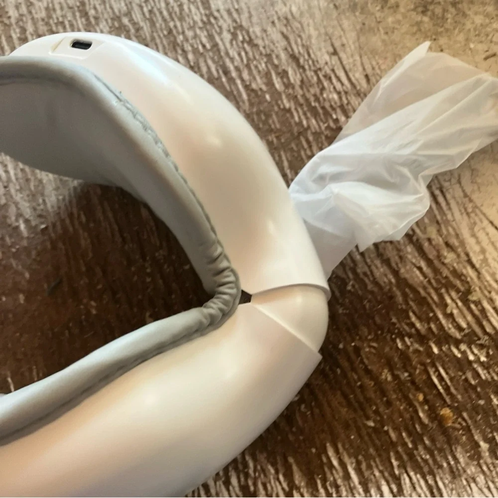 Glow Premium Eye Massager in White